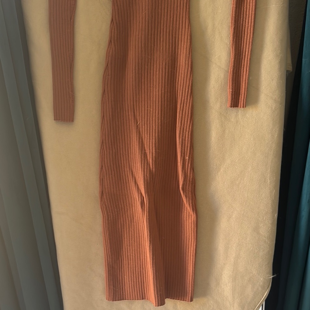 ASTR Rust Ribbed Knit Dress - Picture 4 of 4